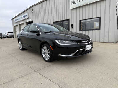 2016 Chrysler 200, $9985. Photo 1