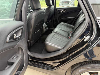 2016 Chrysler 200, $9985. Photo 6