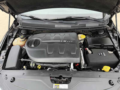 2016 Chrysler 200, $9985. Photo 9