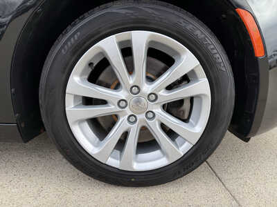 2016 Chrysler 200, $9985. Photo 10