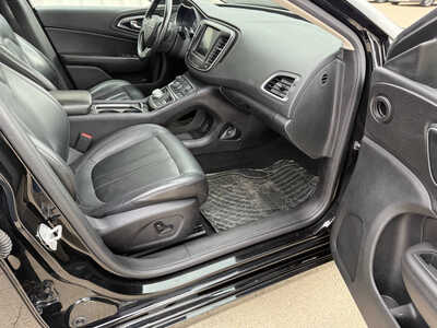 2016 Chrysler 200, $9985. Photo 11