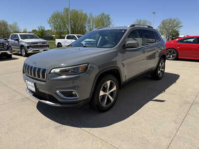 2020 Jeep Cherokee, $17858. Photo 2