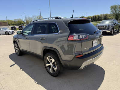 2020 Jeep Cherokee, $17858. Photo 3