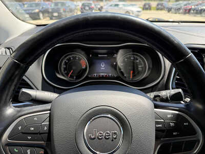 2020 Jeep Cherokee, $17858. Photo 7
