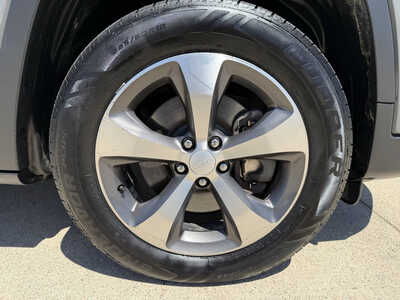 2020 Jeep Cherokee, $17858. Photo 10