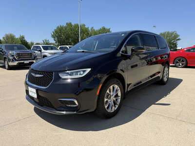 2024 Chrysler Pacifica, $29962. Photo 2