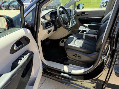 2024 Chrysler Pacifica, $29962. Photo 5
