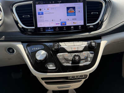 2024 Chrysler Pacifica, $29962. Photo 9
