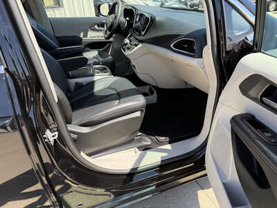 2024 Chrysler Pacifica, $29962. Photo 12