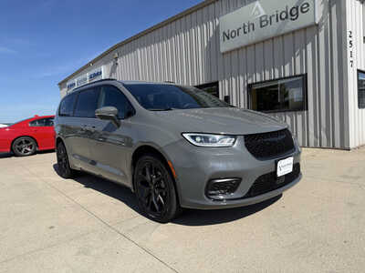 2023 Chrysler Pacifica, $27615. Photo 1