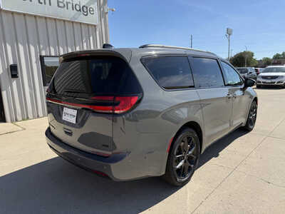 2023 Chrysler Pacifica, $27615. Photo 4