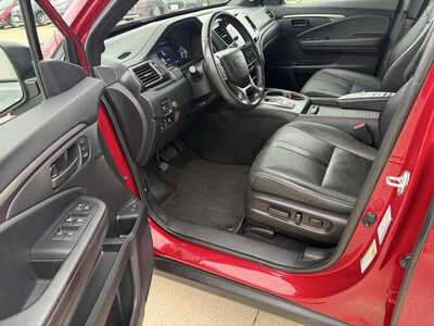 2022 Honda Passport, $29985. Photo 5