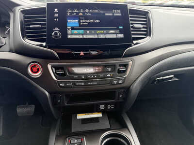 2022 Honda Passport, $29985. Photo 8