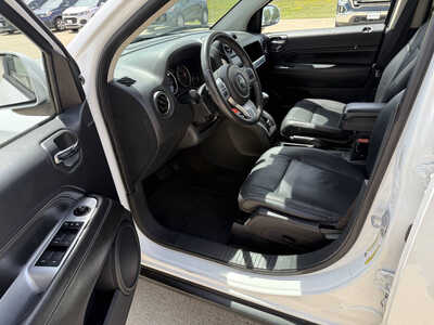 2014 Jeep Compass, $8983. Photo 5