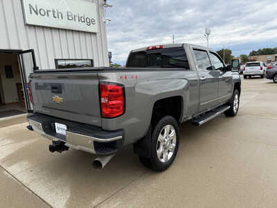 2017 Chevrolet 2500 Crew Cab, $41925. Photo 4