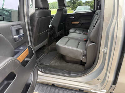 2017 Chevrolet 2500 Crew Cab, $41925. Photo 6