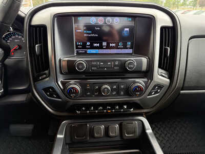 2017 Chevrolet 2500 Crew Cab, $41925. Photo 8
