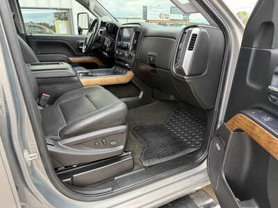 2017 Chevrolet 2500 Crew Cab, $41925. Photo 11