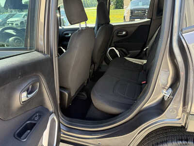 2018 Jeep Renegade, $11898. Photo 6