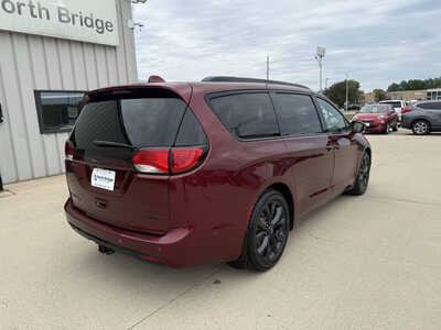 2019 Chrysler Pacifica, $20833. Photo 4