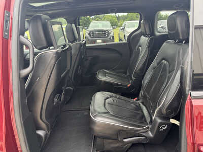 2019 Chrysler Pacifica, $20833. Photo 6