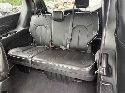 2019 Chrysler Pacifica, $20833. Photo 7
