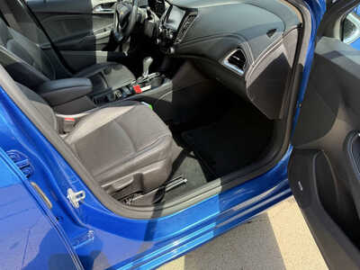 2017 Chevrolet Cruze, $9961. Photo 11