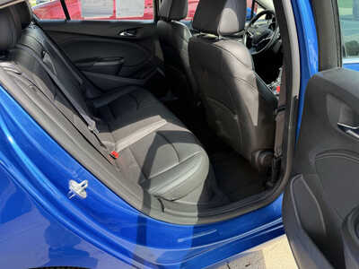 2017 Chevrolet Cruze, $9961. Photo 12
