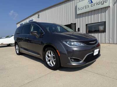 2017 Chrysler Pacifica, $15488. Photo 1