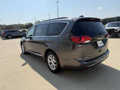 2017 Chrysler Pacifica, $15488. Photo 3