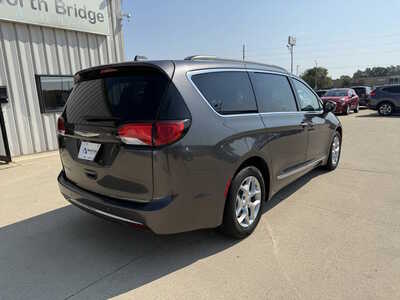 2017 Chrysler Pacifica, $15488. Photo 4