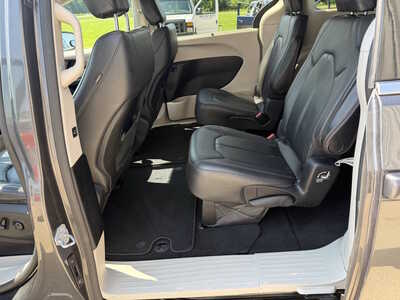 2017 Chrysler Pacifica, $15488. Photo 6