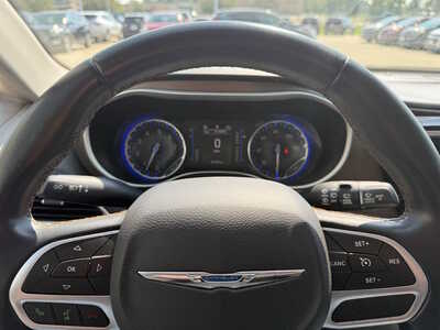 2017 Chrysler Pacifica, $15488. Photo 8