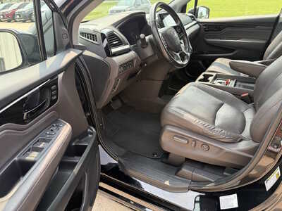 2018 Honda Odyssey, $26716. Photo 5