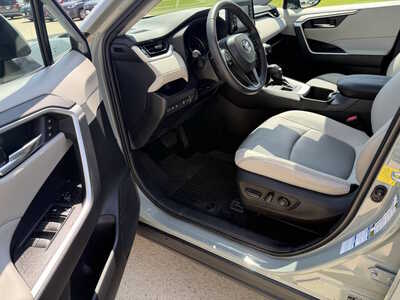 2022 Toyota RAV4, $31773. Photo 5