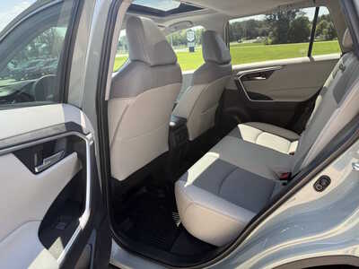2022 Toyota RAV4, $31773. Photo 6