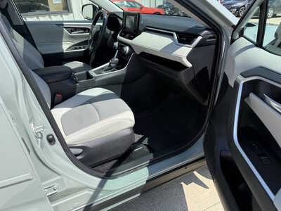 2022 Toyota RAV4, $31773. Photo 11