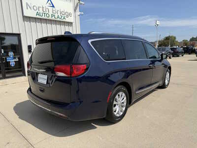 2018 Chrysler Pacifica, $13786. Photo 4