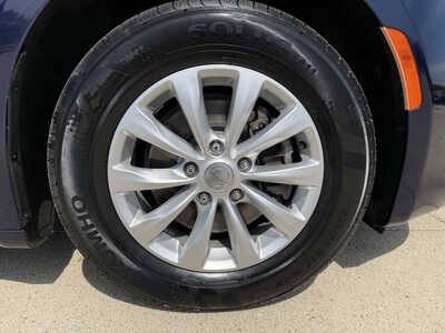 2018 Chrysler Pacifica, $13786. Photo 11