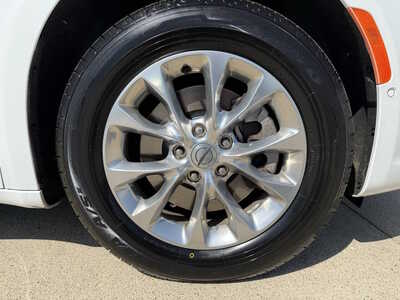 2023 Chrysler Pacifica, $25450. Photo 11