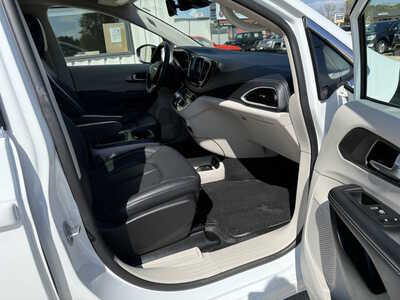 2023 Chrysler Pacifica, $25450. Photo 12