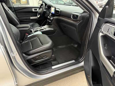 2022 Ford Explorer, $28662. Photo 12
