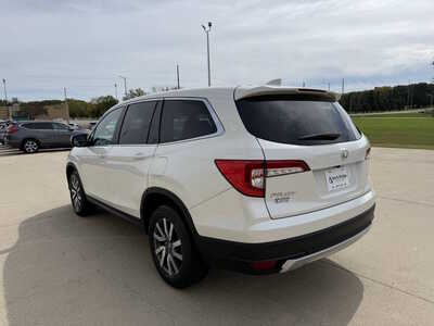 2019 Honda Pilot, $21742. Photo 3