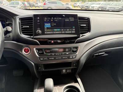 2019 Honda Pilot, $21742. Photo 9