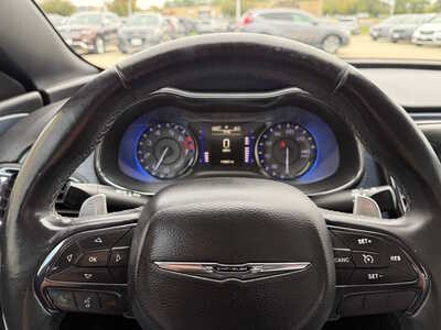 2017 Chrysler 200, $10743. Photo 7