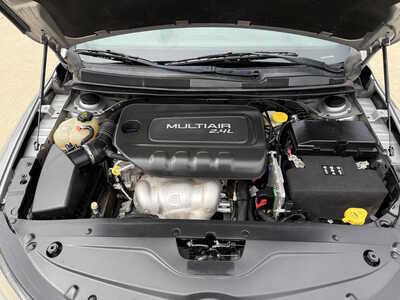 2017 Chrysler 200, $10743. Photo 9