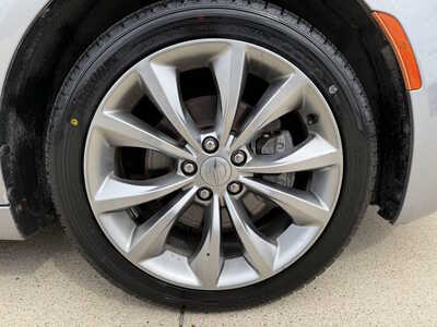 2017 Chrysler 200, $10743. Photo 10