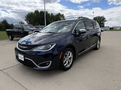 2017 Chrysler Pacifica, $15430. Photo 2