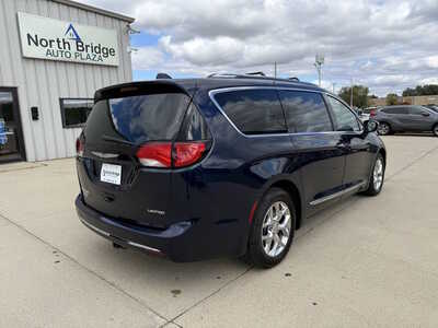 2017 Chrysler Pacifica, $15430. Photo 4