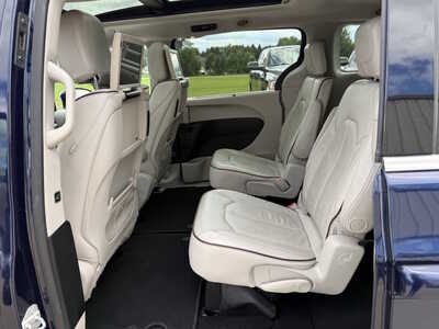 2017 Chrysler Pacifica, $15430. Photo 6